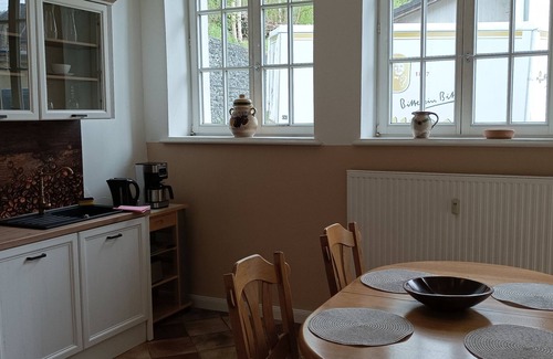 Obere Kyll Apartamento | Ferienwohnung mit Blick ins Grüne und Extravaganter Einrichtung