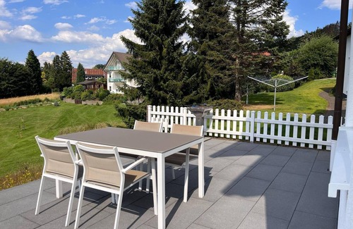 Meinerzhagen Apartamento | Ferienwohnung Orth, Tor zum Sauerland, mit großer Terrasse