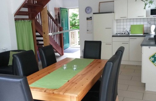Muritz Apartamento | Fewo Holzmichel terrasse 2sz 4 Erw.+1k - Ferienwohnungen im Haus Waldstück
