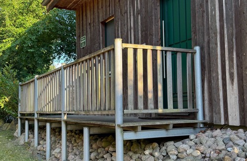 Muritz Apartamento | Fewo Holzmichel terrasse 2sz 4 Erw.+1k - Ferienwohnungen im Haus Waldstück