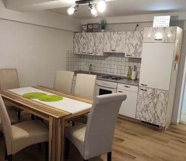 Memmingen Apartamento | FeWo Planer Altstadtwohnung mit Terrasse & Parkplatz