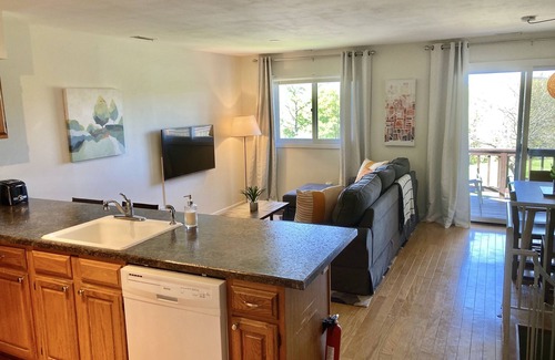 Vernon Condominio | 2 Bed 2 Bath Condo in beautiful Great Gorge Vge. Walk to golf & Minerals.