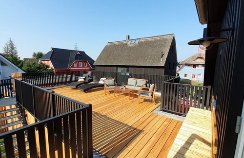 Born auf dem Darss Casa | FH Magnolia - terrace, roof terrace, garden, sun loungers, barbecue, pets, fireplace, sauna, close to the Bodden, Baltic Sea 6km away, WLAN