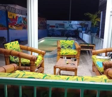 Kerr Serign Cama Y Desayuno | FHS Foundation House