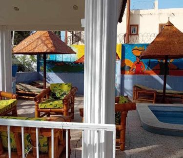 Kerr Serign Cama Y Desayuno | FHS Foundation House