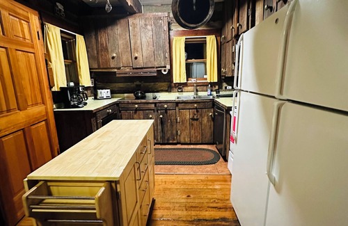 Charter Hills Casa | Enorme casa de registro original cómodo en las montañas de Carolina del Norte!