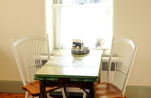 Harleysville Casa | Fieldstone Farmhouse Guest Suite