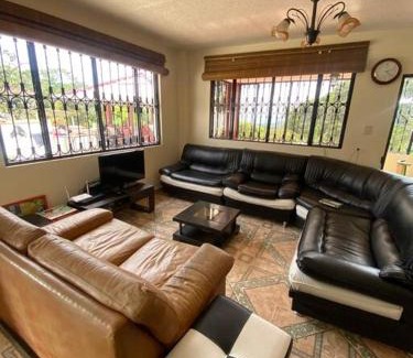 La Mesa Casa | Finca privada con excelente clima, rio natural, wifi y piscina