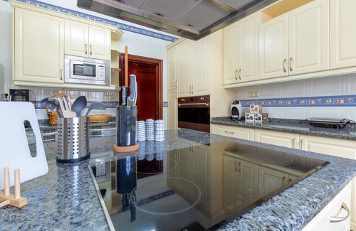 Pizarra Villa | Finca Puerto Ermita - Privada con piscina, zonas exteriores, jacuzzi