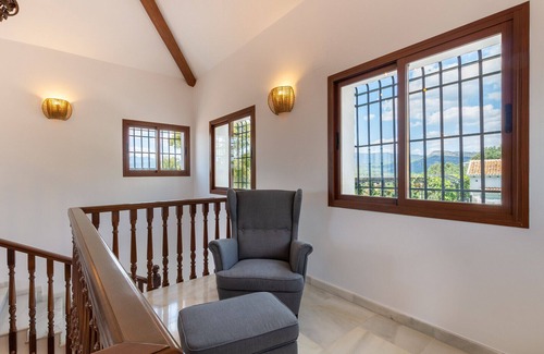 Pizarra Villa | Finca Puerto Ermita - Privada con piscina, zonas exteriores, jacuzzi
