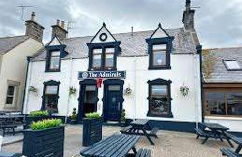 Buckie Casa | Findochty Beach house - Private Garden-BeachFront