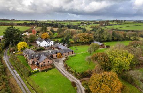 Torrington Casa | Finest Retreat - Tarquol Cottage, Stowford