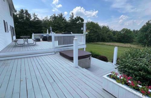 Hammondsport Casa | Finger Lakes Spacious Keuka Hillside