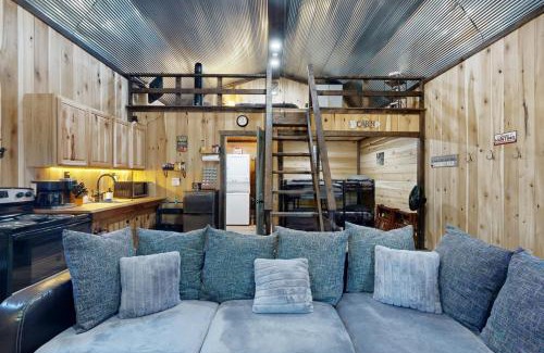 Wynnburg Hotel | Fins N Fowl