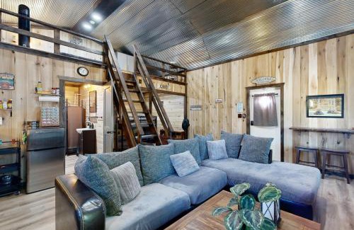 Wynnburg Hotel | Fins N Fowl