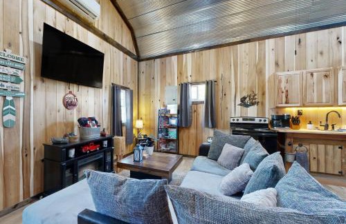 Wynnburg Hotel | Fins N Fowl