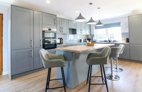 Glencarse Cabaña | FIRCROFT, pet friendly, character holiday cottage in Errol