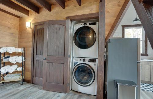 Idlewild Casa | Fire Pit, Grill and On-Site Pond Kenton Cabin