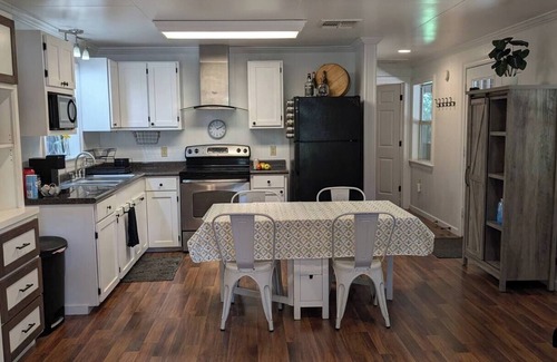 Summit Cabina | Firefly Lane Cabin 1