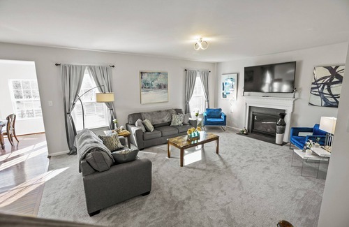 Palm Casa | Firepit - Foosball - King Suite - 500Mbps - Office