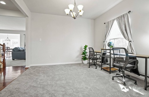 Palm Casa | Firepit - Foosball - King Suite - 500Mbps - Office