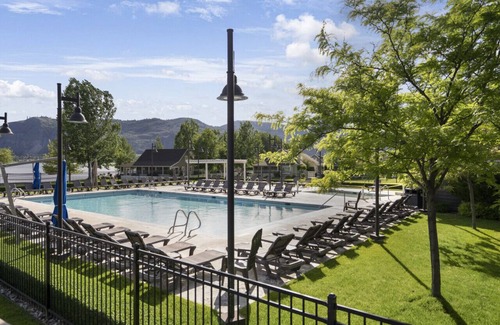 Oroville Cabaña | Firerock Hideout - Short stroll to Everything!