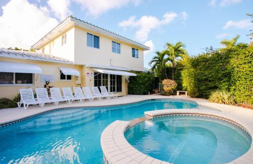 Downtown Hollywood Casa | First-Class 5BR Villa in Hollywood Lakes