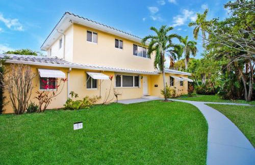 Downtown Hollywood Casa | First-Class 5BR Villa in Hollywood Lakes