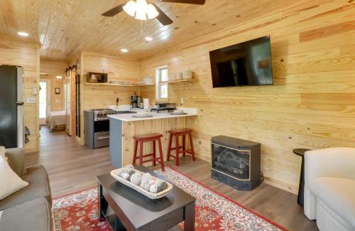 Heflin Casa | Fish and Hike Cabin Hideaway with Deck in Alabama
