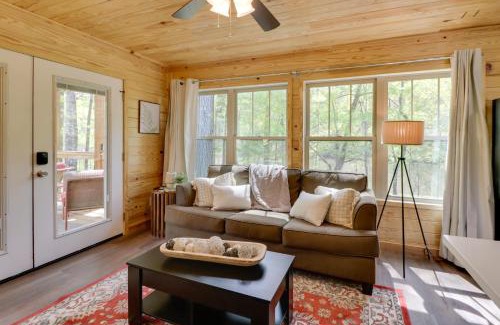 Heflin Casa | Fish and Hike Cabin Hideaway with Deck in Alabama