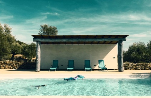 Almoharin Villa | Casa rural de 5 estrellas con piscina