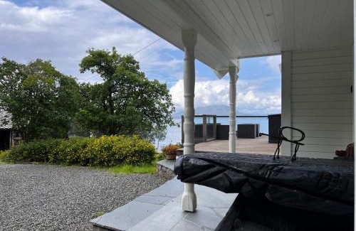 Etne Casa | Fjord house with a private bay, boats and sauna!