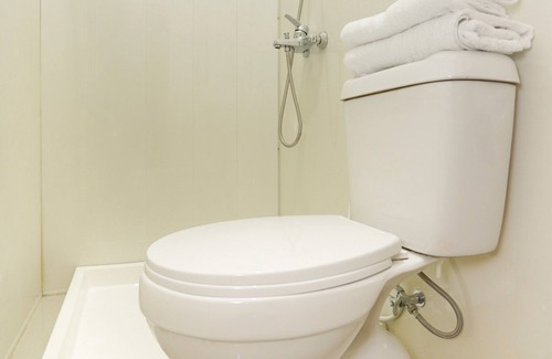 Gubeng Hotel | Flagship 3688 Pot Art