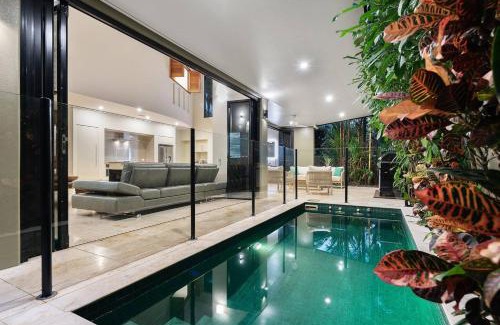 Port Douglas Villa | Flagstaff Pavillion - A Lush Subtropical Paradise