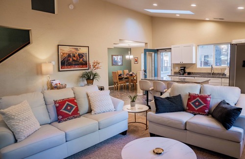 Ponderosa Trails Casa | Flagstaff 4BR Forest Retreat | Walk to Trails & NAU