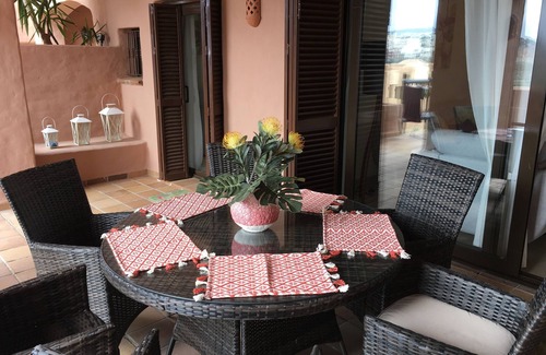 Manilva Apartamento | Amplio y moderno apartamento de 2 dormitorios con excelentes vistas al mar y una gran terraza