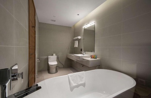 Cat Hai Hotel | Flamingo Grand Cat Ba Resort