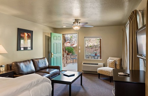 Zion National Park South Entrance Hotel | Flanigan's Resort and Spa
