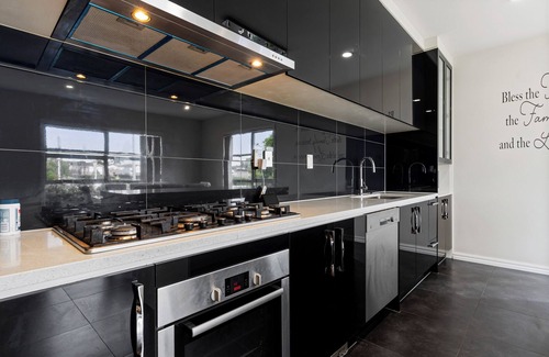 Flat Bush Cabaña | Flat Bush Villa - Auckland Holiday Home