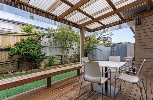 Flat Bush Cabaña | Flat Bush Villa - Auckland Holiday Home