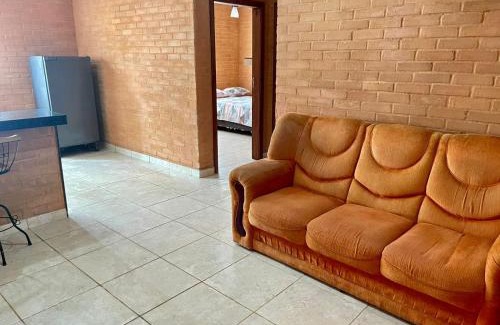 Alto Esplanada Apartamento | Flat de 2 quartos com AR na área central de GV com conzinha completa-garagem-wifi-Bom p grupos ou familias ou empresas