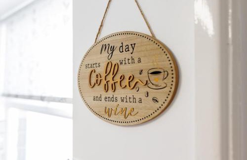 Liverpool Casa | Flatzy - Sleeps 16 Near Football Ground & Ping Pong Table