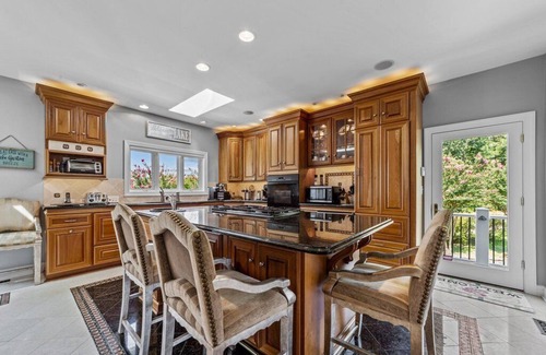 Henrico Casa | FLIPFLOP INN on PARADISE POINT - 5Bdr/4Bth-Outdoor Oasis-Waterfront, Dock, Beach