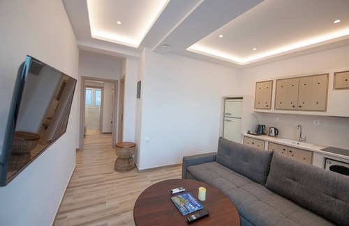 Loutraki Apartamento | Flisvos Beachfront Apartments