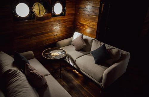 Tanjungbenoa Alquiler De Eote | Floating Hotel SALTWATER COWBOYS