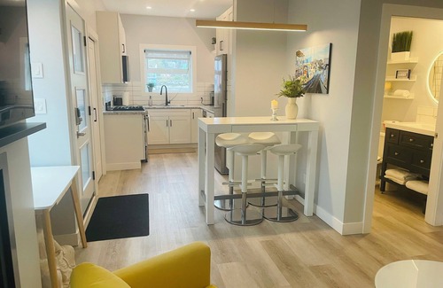 Lower Lonsdale Alquiler De Eote | Floating retreat - unique & modern! Mins from the seabus & downtown Vancouver!