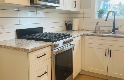 Lower Lonsdale Alquiler De Eote | Floating retreat - unique & modern! Mins from the seabus & downtown Vancouver!