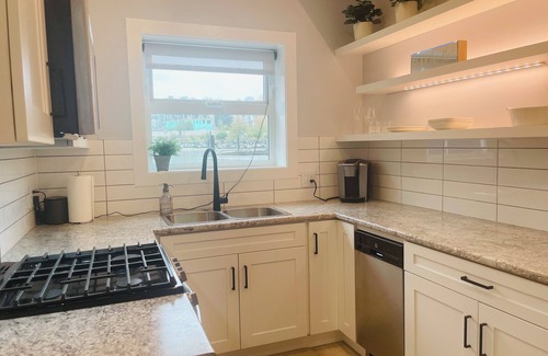 Lower Lonsdale Alquiler De Eote | Floating retreat - unique & modern! Mins from the seabus & downtown Vancouver!