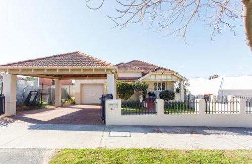 Floreat Casa | Floreat Family Home - With Kids Play Equipment