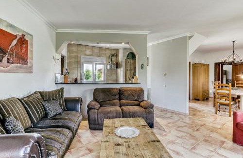 Torroella de Fluvia Villa | Flores